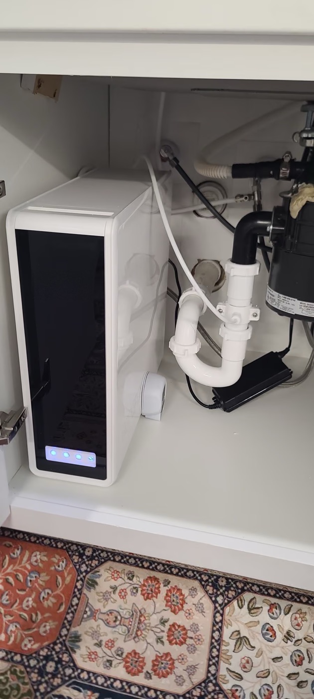 Tankless reverse osmosis under a kitchen sink